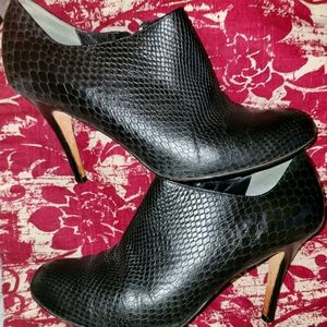 COLE HAHN BLACK BOOTIES